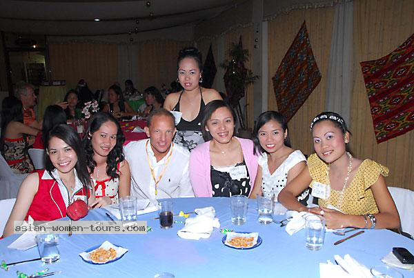 young-filipino-women-085